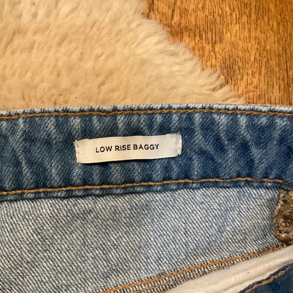 Forever 21 Low Rise Baggy‎ Denim Jeans Size 27 Raw Hem Medium Blue Womens - Picture 2 of 9